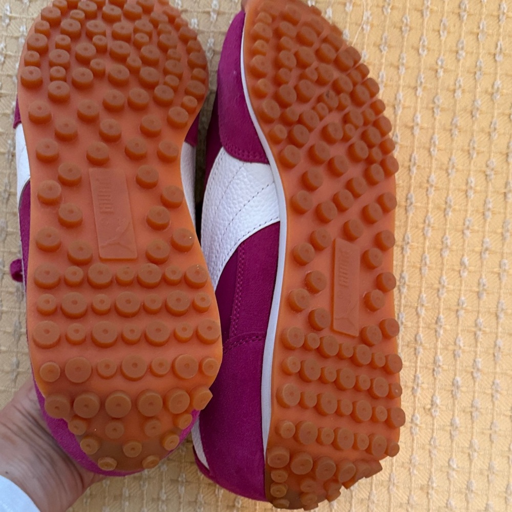 Puma Women's Vibrant Pink and White Sneakers like new size 9 - Picture 4 of 4